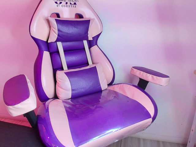 Lia-adams's BongaCams show and profile