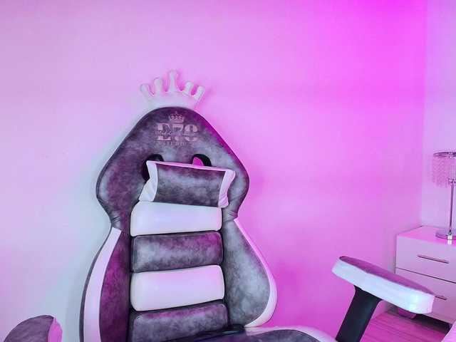 Lia-adams's BongaCams show and profile