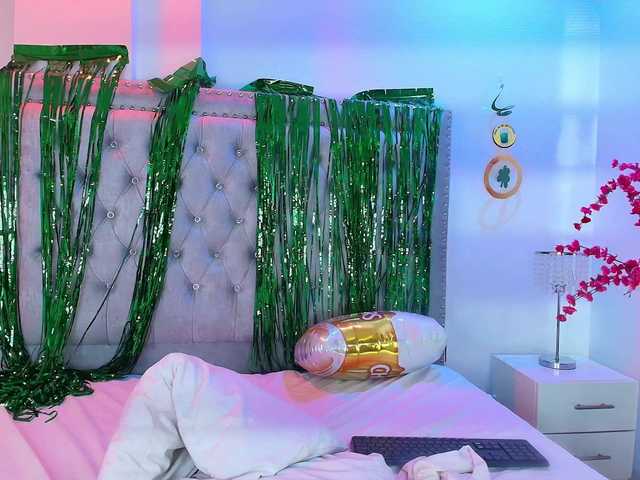 Lia-adams live cam profile