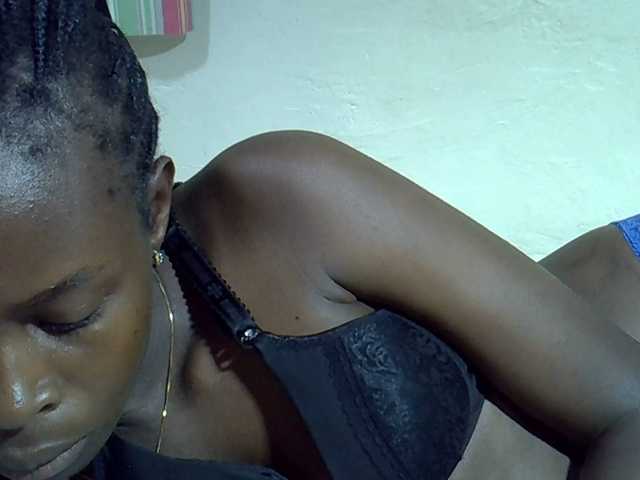 Sweetpussie's BongaCams show and profile