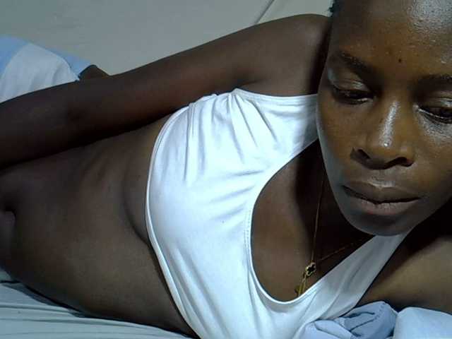 Sweetpussie webcam bongacams model stream image