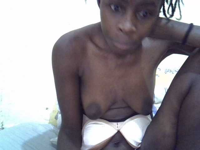 Sweetpussie webcam bongacams model stream image