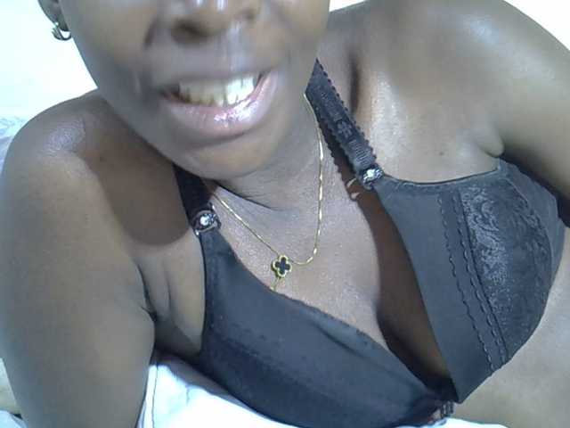 Sweetpussie webcam bongacams model stream image