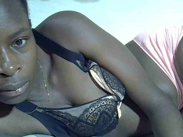 Sweetpussie webcam bongacams model stream image