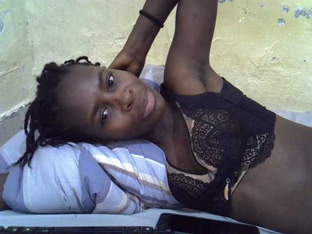 Sweetpussie webcam bongacams model stream image