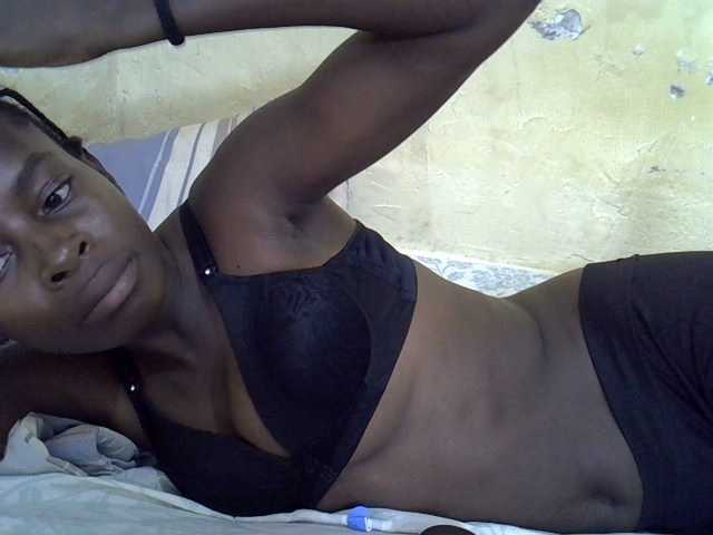 Sweetpussie webcam bongacams model stream image