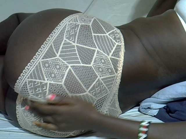 Sweetpussie webcam bongacams model stream image