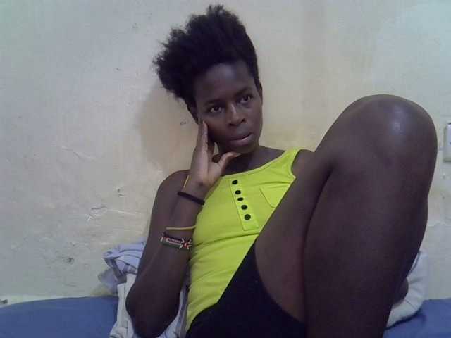 Sweetpussie webcam bongacams model stream image