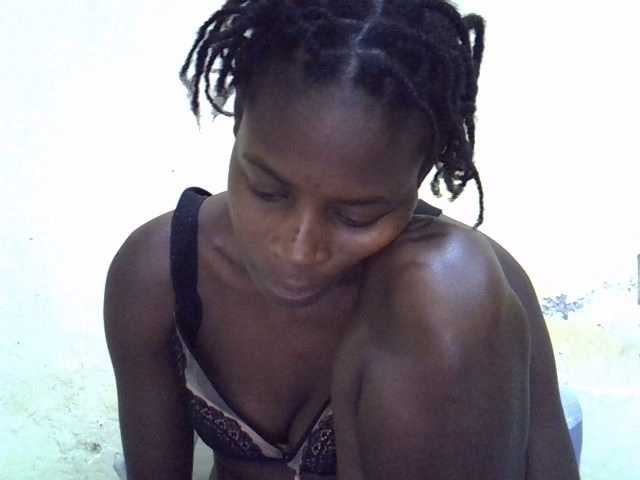 Sweetpussie webcam bongacams model stream image