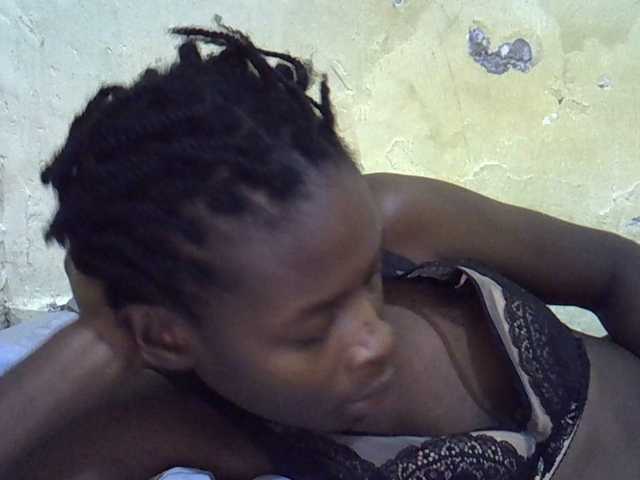 Sweetpussie webcam bongacams model stream image