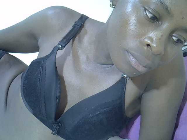 Sweetpussie's BongaCams show and profile