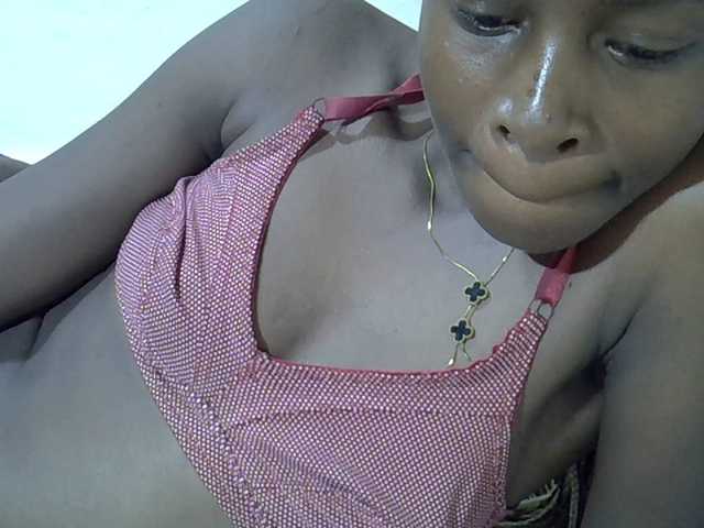 Sweetpussie webcam bongacams model stream image