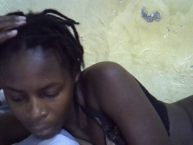 Sweetpussie webcam bongacams model stream image