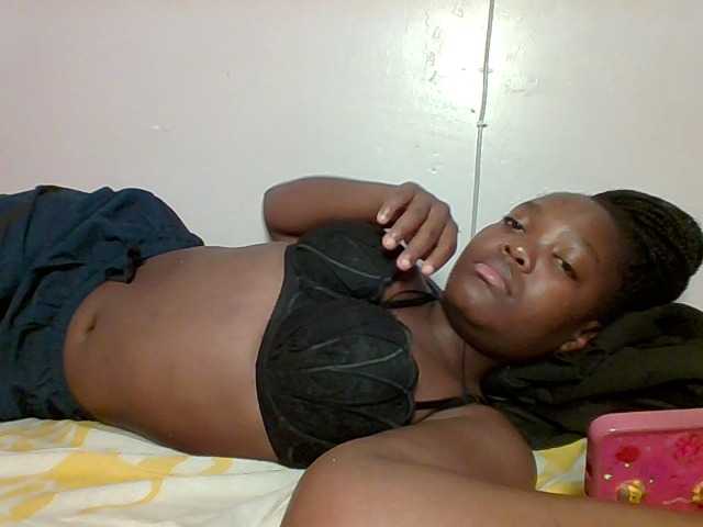 Sexyicey webcam bongacams model stream image