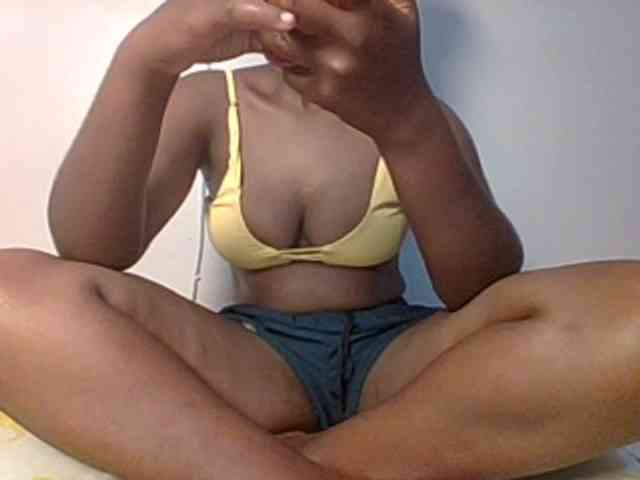 Sexyicey Live Webcam on BongaCams