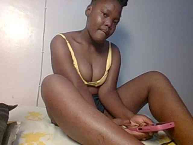 Sexyicey Live Webcam on BongaCams