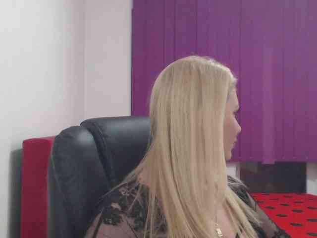 Angelahot webcam