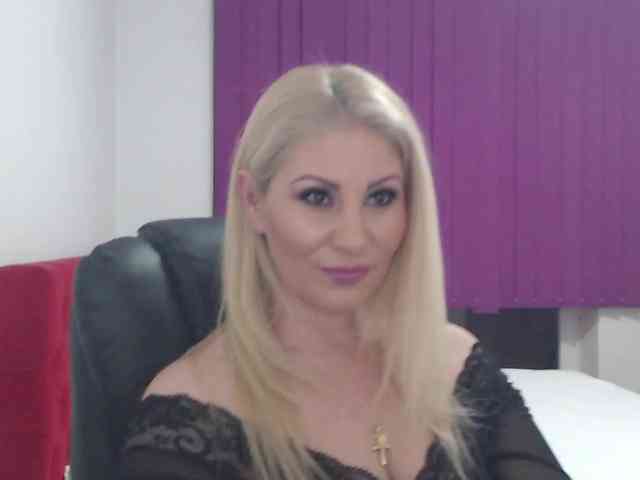 Angelahot webcam
