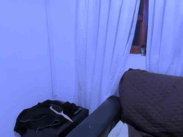 nahomy-ryans webcam