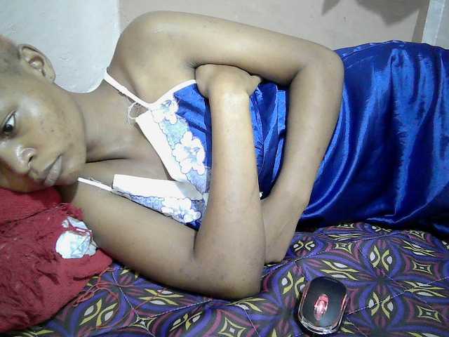 Hotdreamteen001 Live Cam on BongaCams