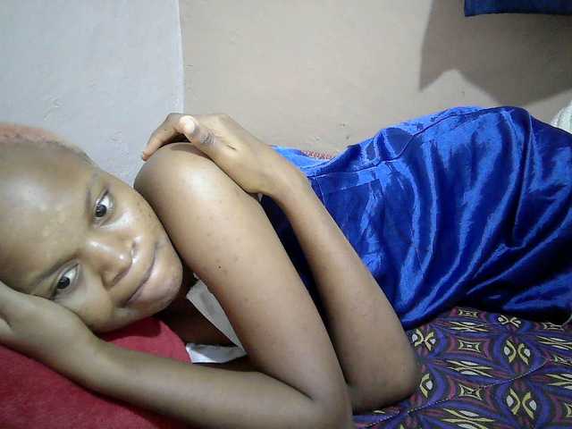 Hotdreamteen001 Live Cam on BongaCams