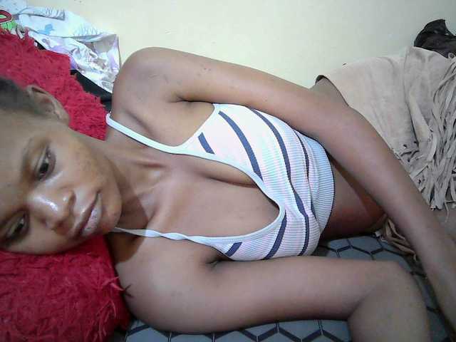 Hotdreamteen001 webcam