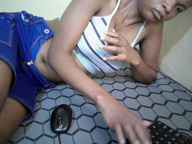 Hotdreamteen001's BongaCams show and profile