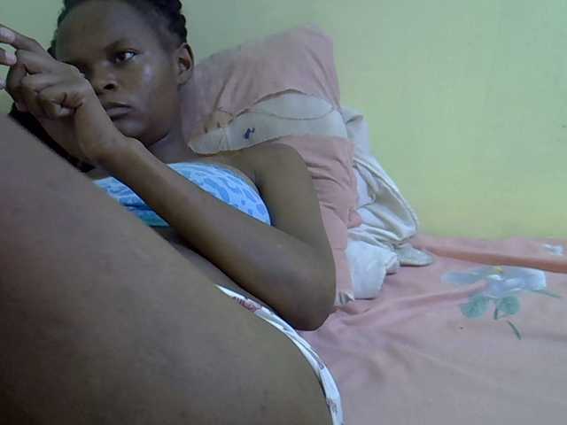 Hotdreamteen001 Live Cam on BongaCams