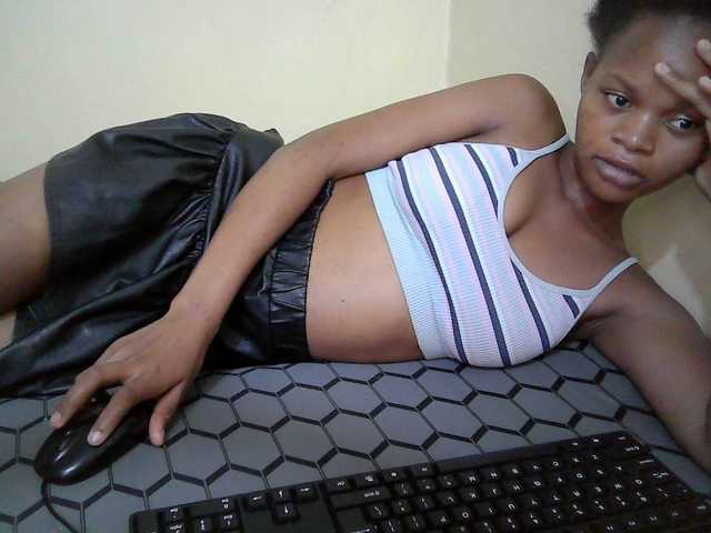 Hotdreamteen001 webcam bongacams model stream image