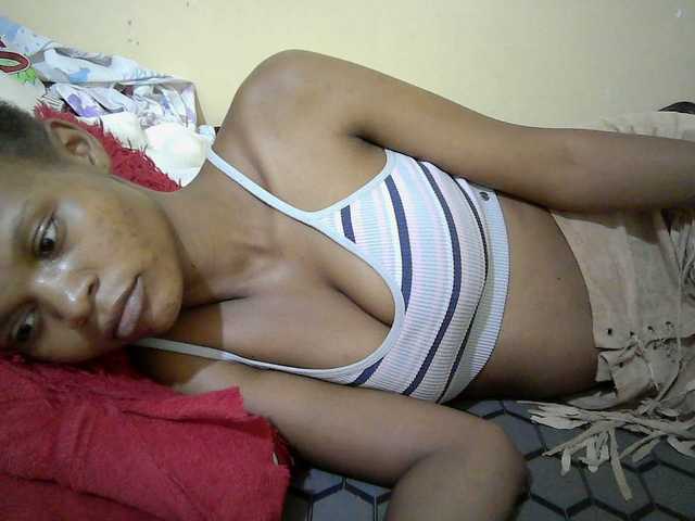 Hotdreamteen001 webcam