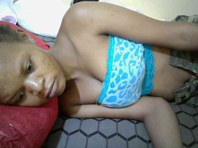 Hotdreamteen001 webcam