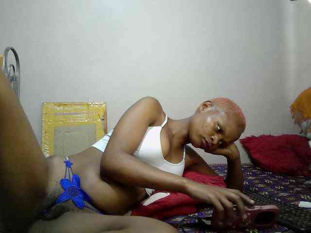 Hotdreamteen001 webcam