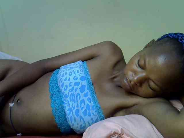 Hotdreamteen001 webcam