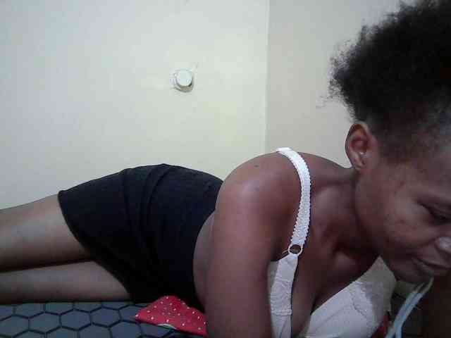 Hotdreamteen001 webcam