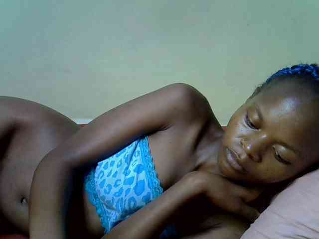 Hotdreamteen001 webcam