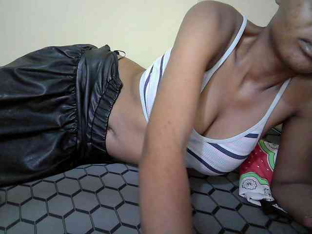 Hotdreamteen001 webcam