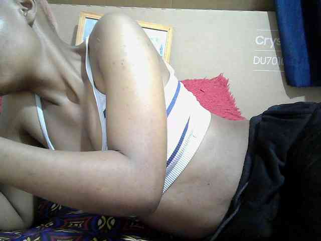 Hotdreamteen001 Live Webcam on BongaCams