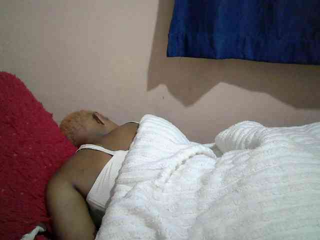 Hotdreamteen001 webcam