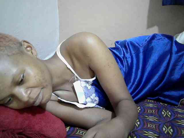 Hotdreamteen001 webcam