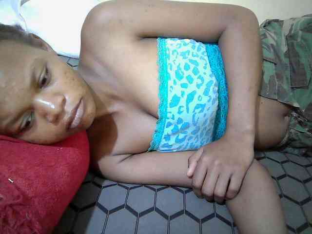 Hotdreamteen001 webcam