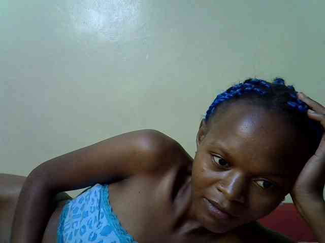 Hotdreamteen001 webcam