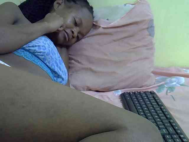 Hotdreamteen001 webcam