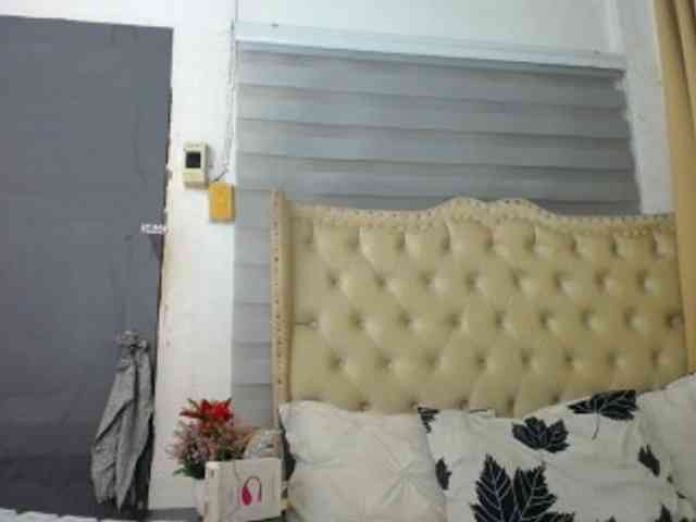 InnocentYanixx69 Live Webcam on BongaCams