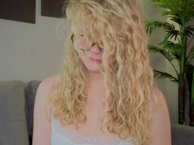 The irresistible Emilyshepard1 wants you to fuck her bod now! emilyshepard1 from BongaCams