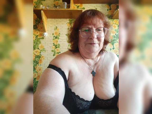 TUTSI6's BongaCams show and profile