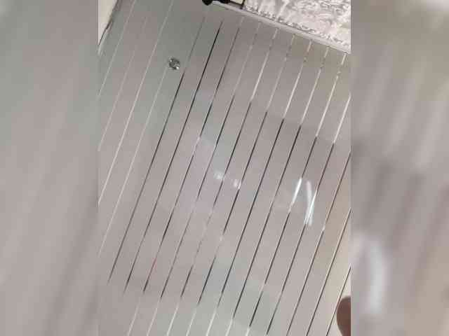 Queen-of-squirt webcam