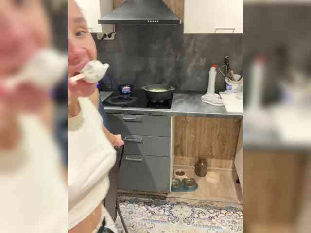 Queen-of-squirt webcam