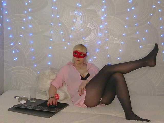 Iinna's BongaCams show and profile