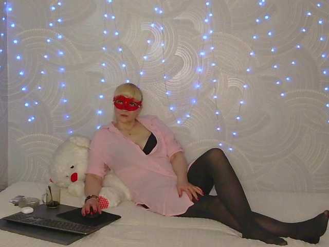 Iinna's BongaCams show and profile