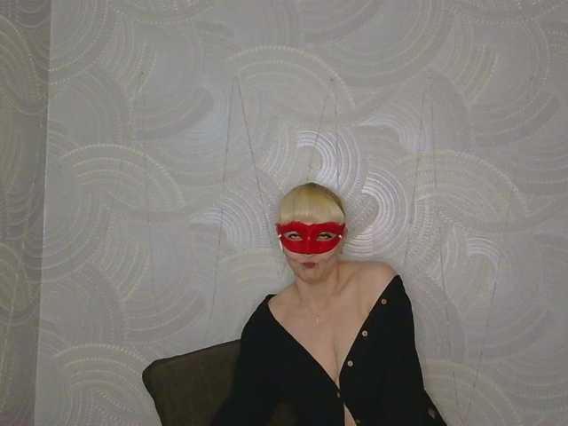 Iinna's BongaCams show and profile